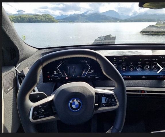 BMW iX 4 of 6