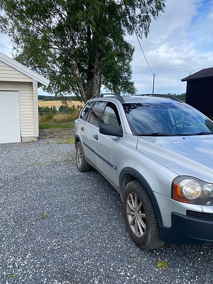 Volvo XC90 3 of 12