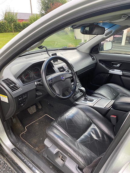 Volvo XC90 4 of 12