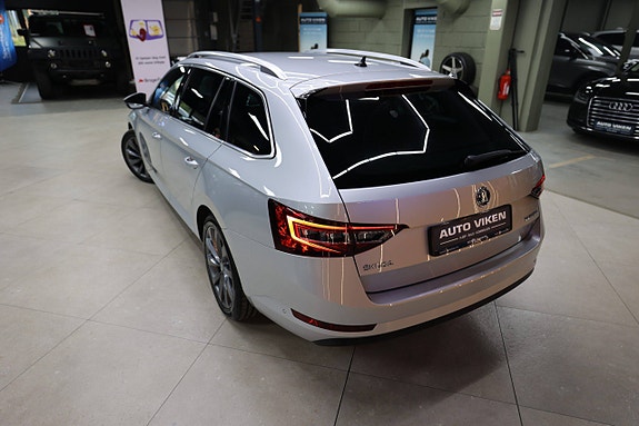 Skoda Superb 14 of 30