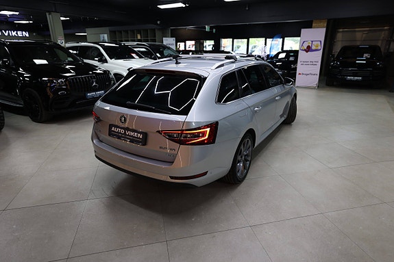 Skoda Superb 16 of 30
