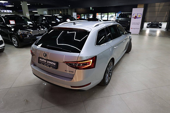 Skoda Superb 16 of 30