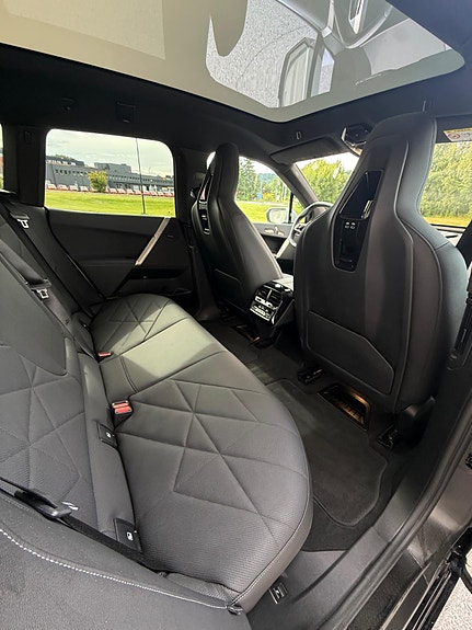 BMW iX 23 of 29