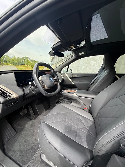 BMW iX 15 of 29