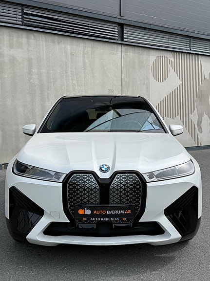 BMW iX 13 of 29