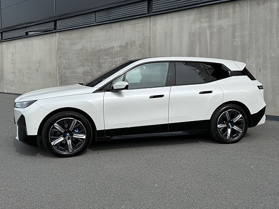 BMW iX 5 of 29