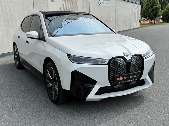 BMW iX 14 of 29