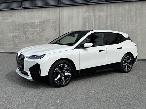 BMW iX 2 of 29
