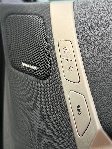 BMW iX 29 of 29