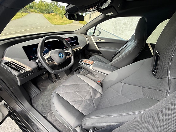 BMW iX 16 of 29