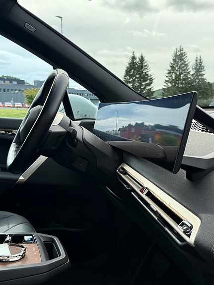 BMW iX 25 of 29