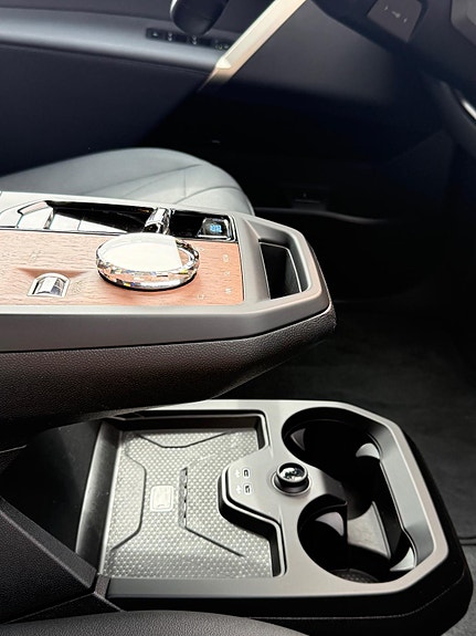 BMW iX 26 of 29