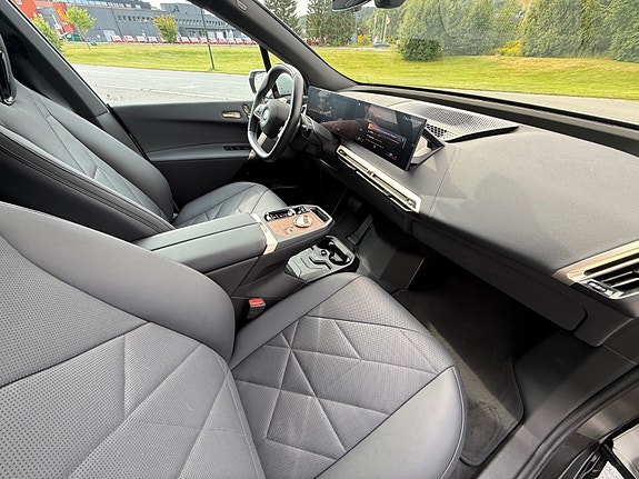 BMW iX 21 of 29