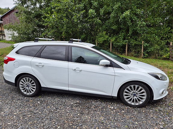 Ford Focus 2 of 4