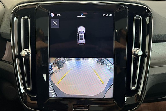 Volvo XC40 30 of 30