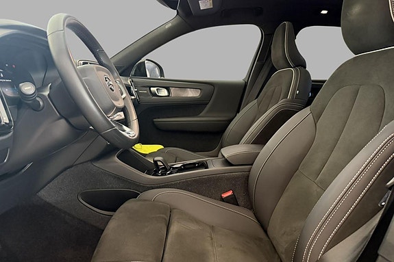 Volvo XC40 19 of 30