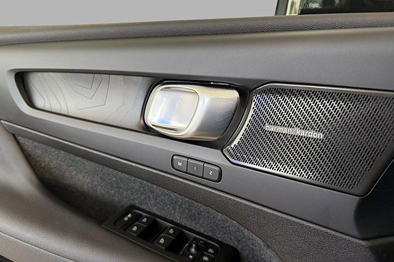 Volvo XC40 21 of 30