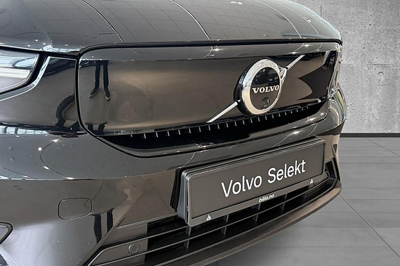 Volvo XC40 4 of 30