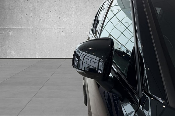 Volvo XC40 6 of 30