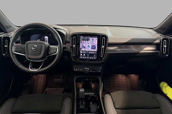 Volvo XC40 14 of 30