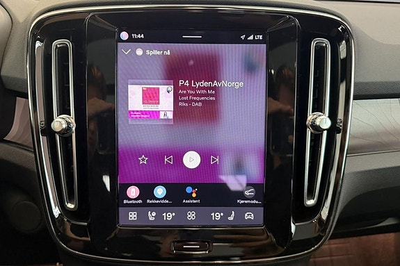 Volvo XC40 26 of 30