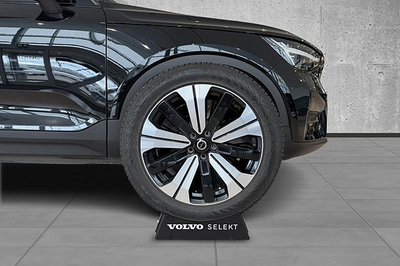 Volvo XC40 13 of 30
