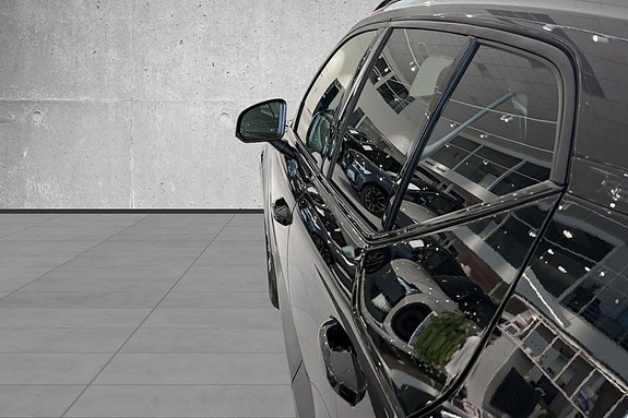 Volvo XC40 10 of 30