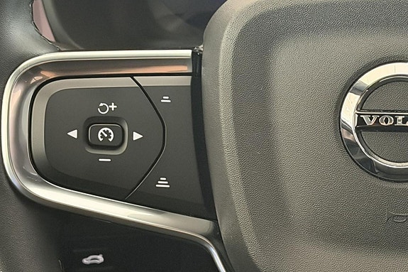 Volvo XC40 16 of 30