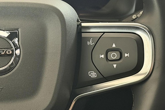Volvo XC40 17 of 30