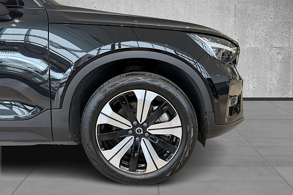 Volvo XC40 12 of 30