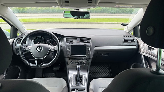 Volkswagen e-Golf VII 7 of 10