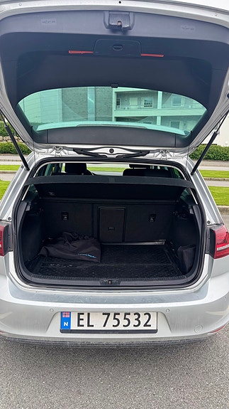 Volkswagen e-Golf VII 4 of 10