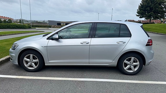 Volkswagen e-Golf VII 2 of 10