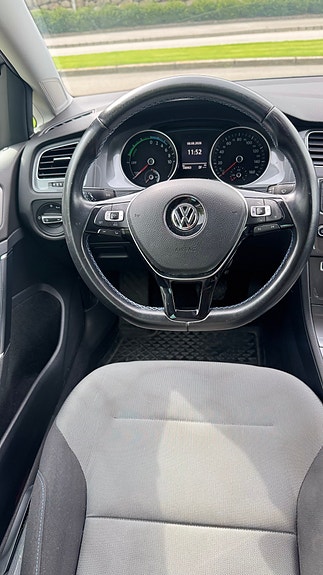 Volkswagen e-Golf VII 8 of 10