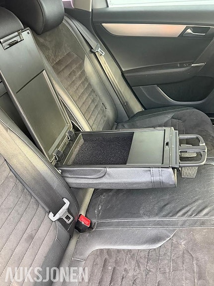 Volkswagen Passat 28 of 30