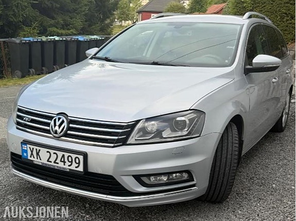 Volkswagen Passat 2 of 30