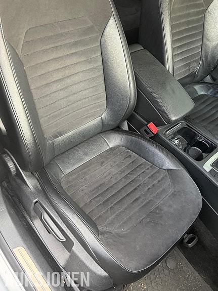 Volkswagen Passat 9 of 30