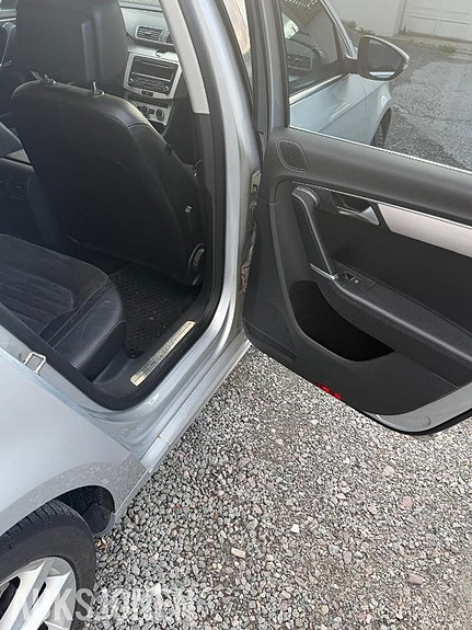Volkswagen Passat 30 of 30