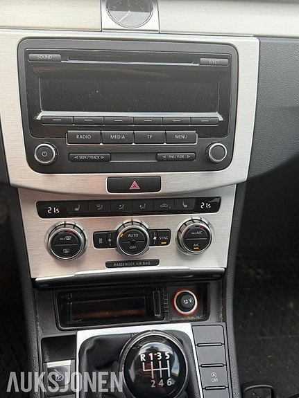 Volkswagen Passat 8 of 30