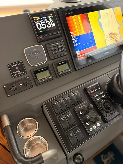 Sargo 36 Explorer Fly 17 of 30