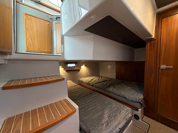 Sargo 36 Explorer Fly 28 of 30