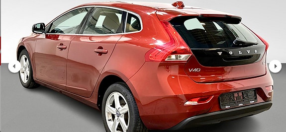 Volvo V40 2 of 8