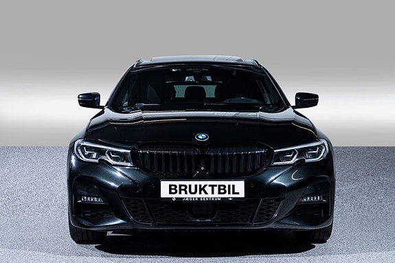 BMW 330d 2 of 15