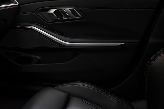 BMW 330d 12 of 15