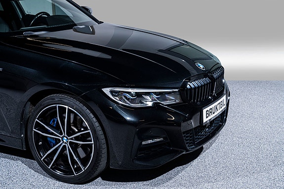 BMW 330d 4 of 15