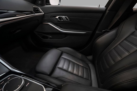 BMW 330d 11 of 15