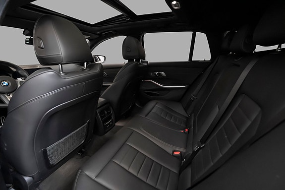 BMW 330d 14 of 15