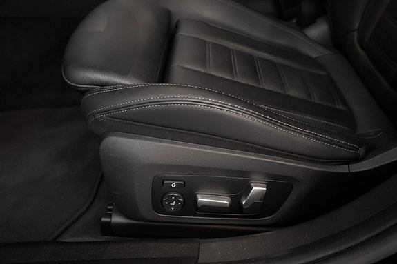 BMW 330d 10 of 15