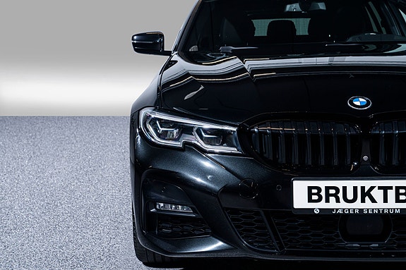 BMW 330d 3 of 15