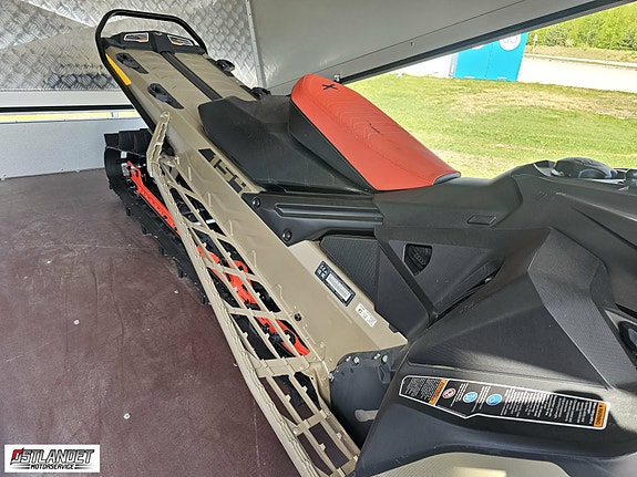 Ski-doo Summit X 154" 850 E-TEC Turbo SHOT 11 of 12